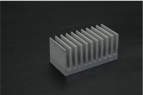 鋁擠壓散熱片 鋁擠壓散熱片