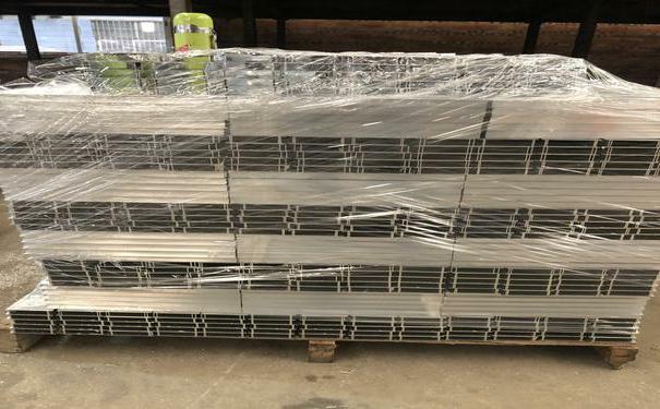 珍珠棉包裝好的鋁型材產(chǎn)品 珍珠棉包裝好的鋁型材產(chǎn)品